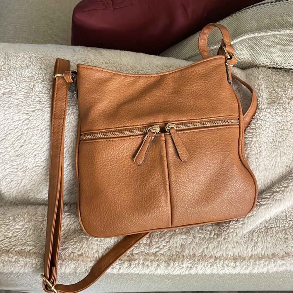 Brown leather crossbody bag
